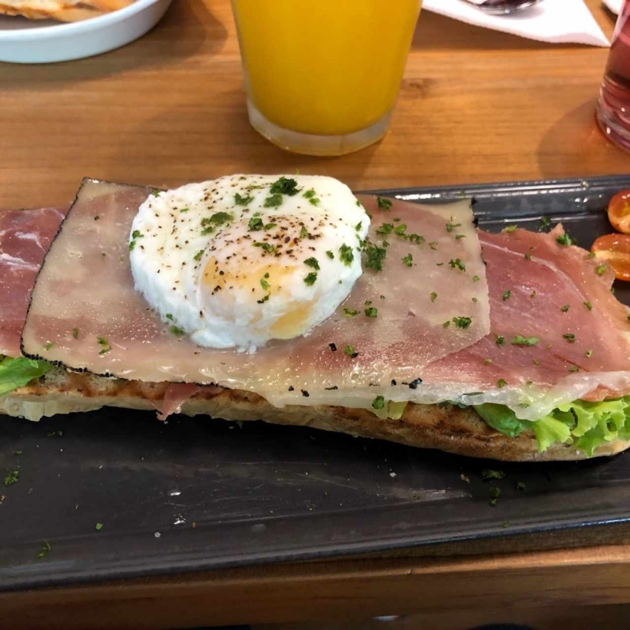huevos poche de jamon serrano
