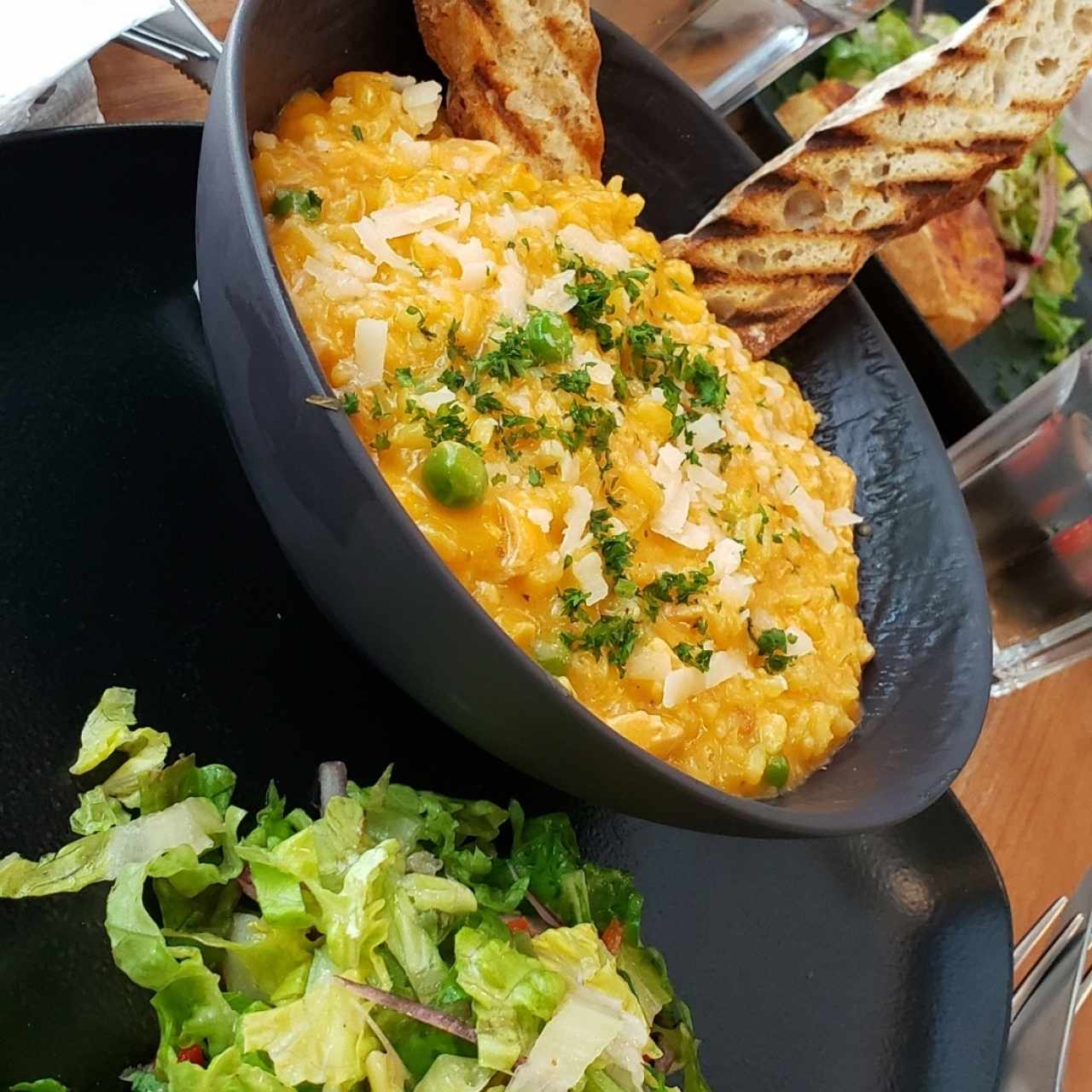 Risotto de Salmón con ensalada 