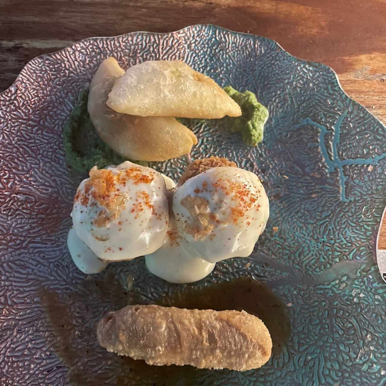 Trío de frituras (2 tequeños, 2 empanadas, 2 croquetas)