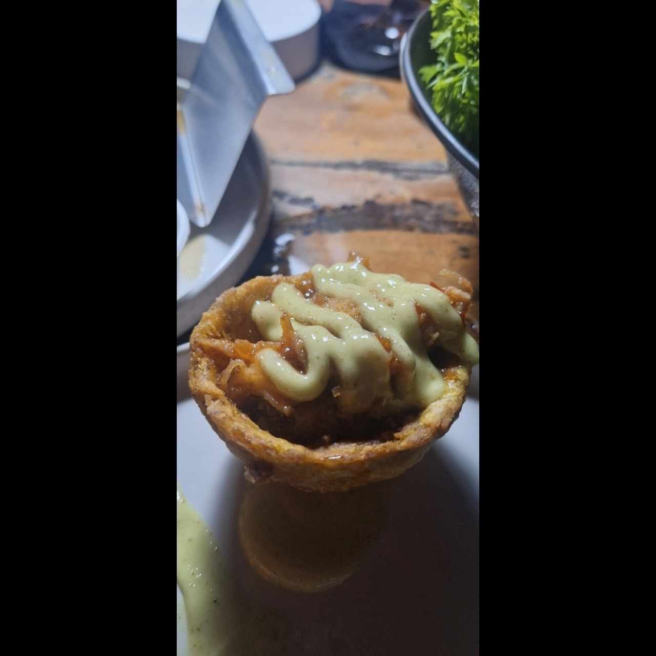 Patacon en canastas con pernil
