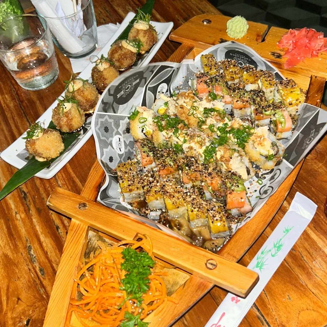Makimono experience y croquetas de salmón 