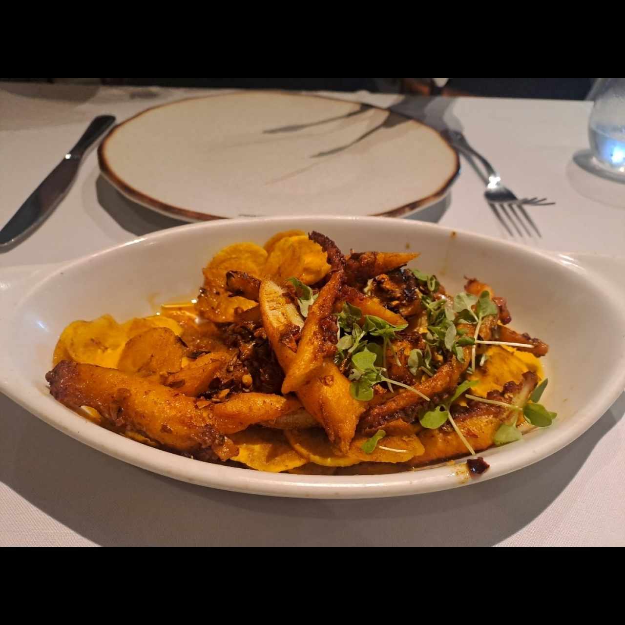 Pulpo Crocante con Platanitos