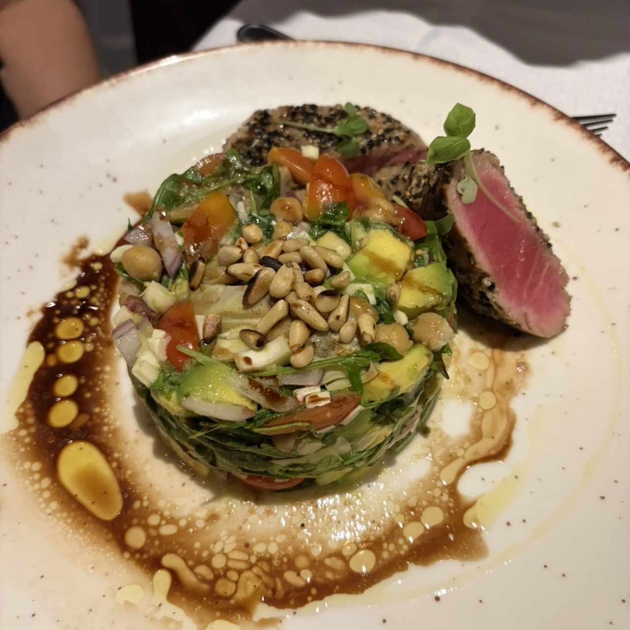 Ensalada del Chef con Atún Braseado o Salmón Braseado