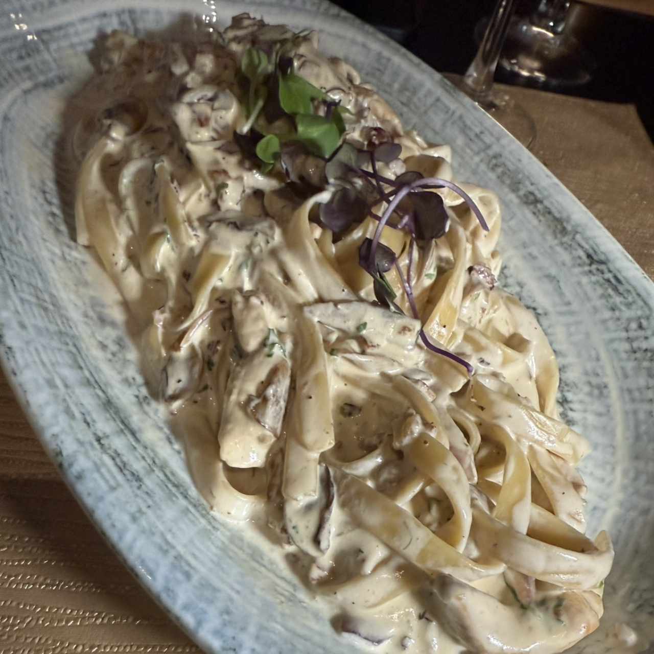 Pasta con Camarones e Funghi