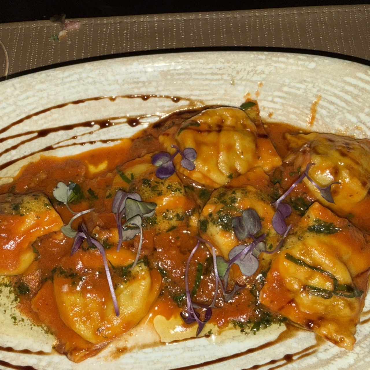 Raviolis De Carne En Salsa Amatriciana