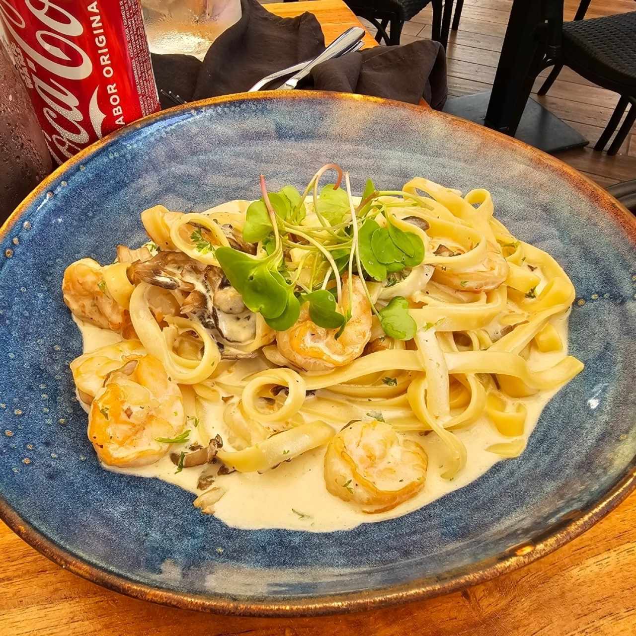 Pasta con Camarones e Funghi