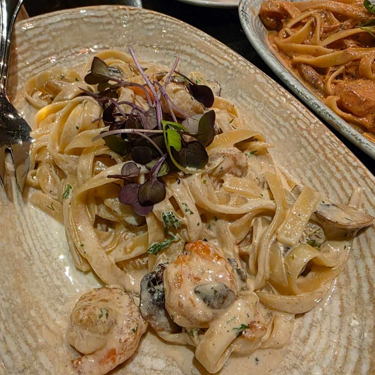 Pasta con Camarones e Funghi