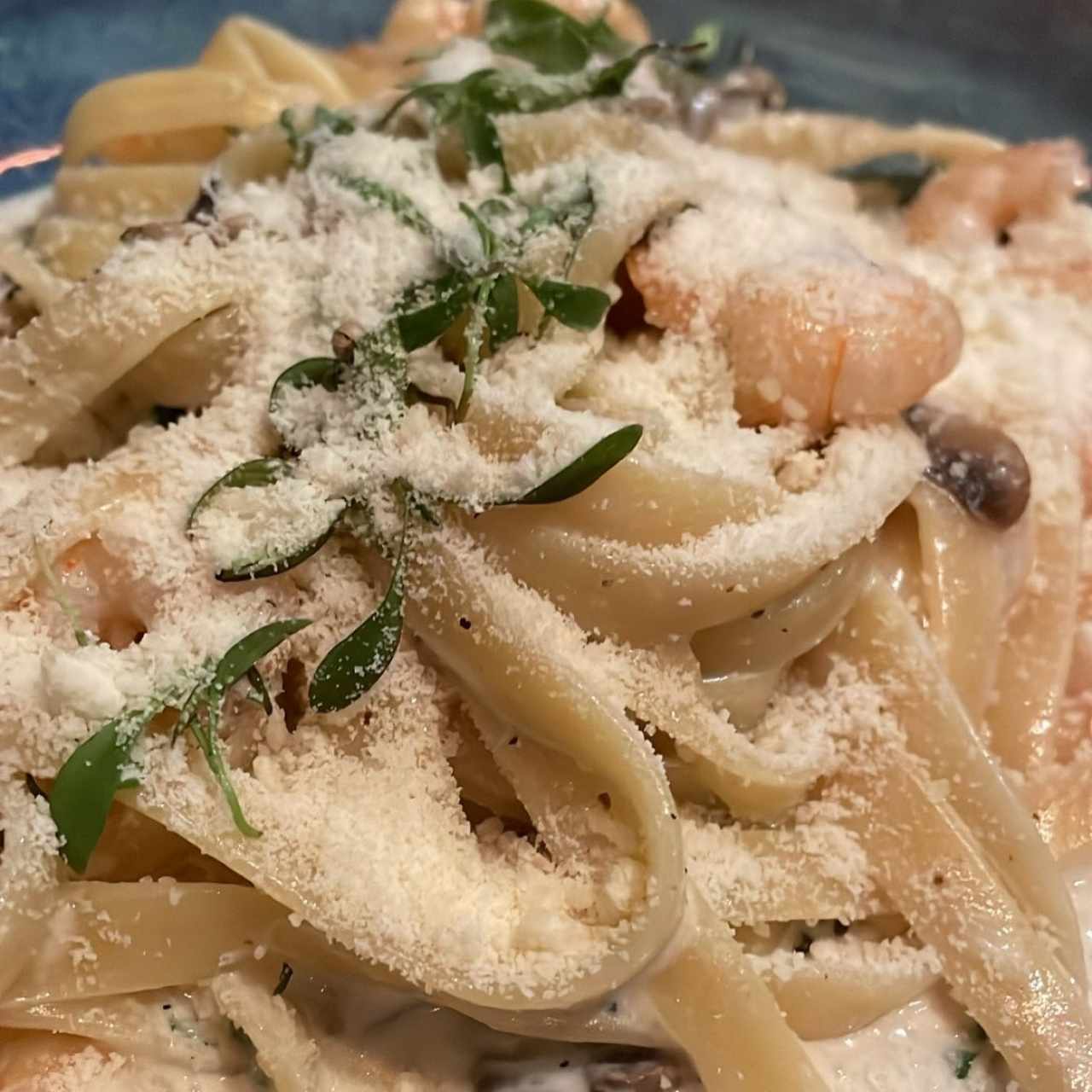 Pasta con Camarones e fungi 