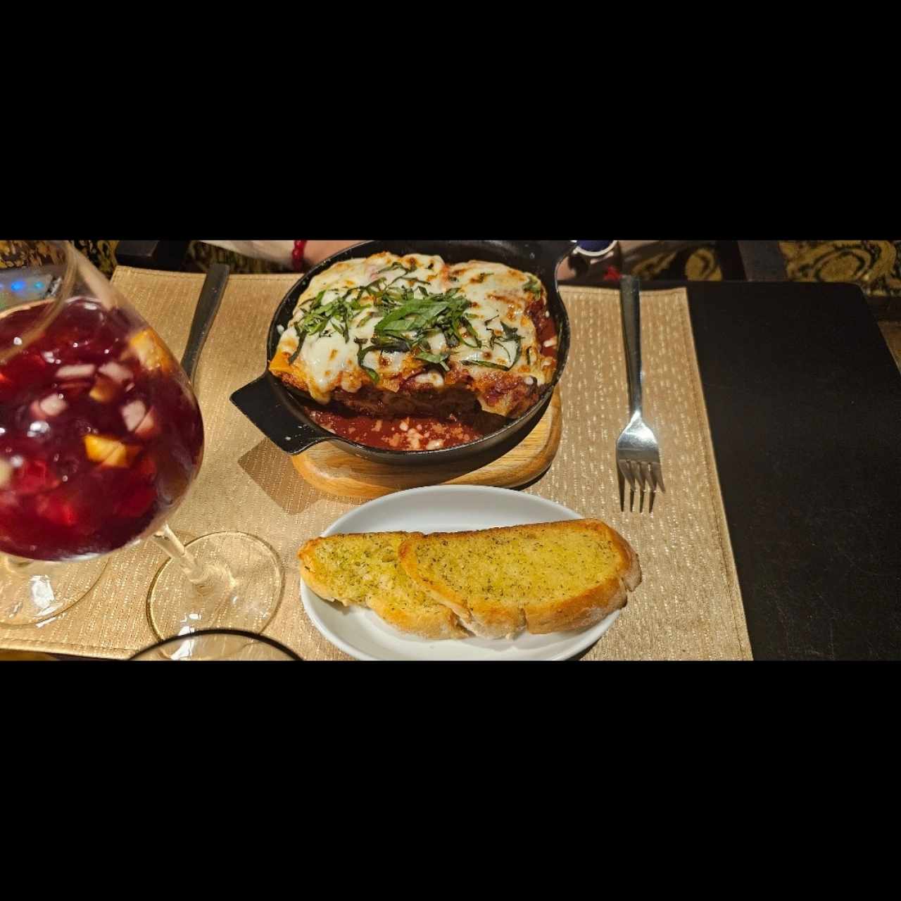 Sangria Assisi con Lasaña