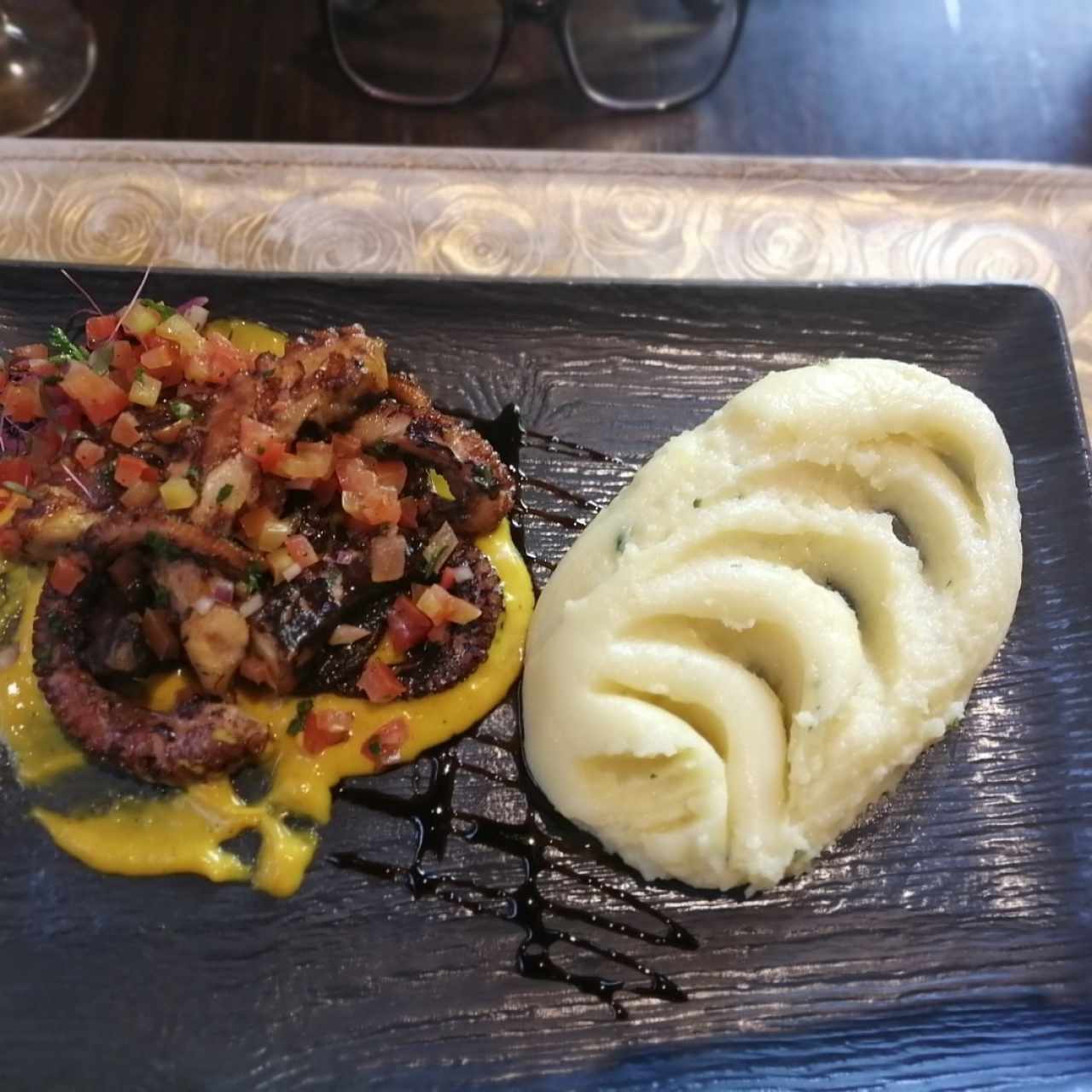 pulpo al Grill con Pure de Papas