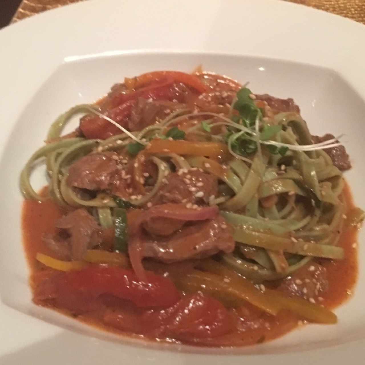 Fetuccini de Albahaca con Filete
