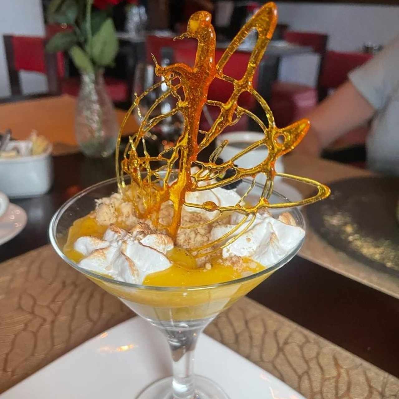 PIE DE LIMÓN (Capas de Crumble de Almendras, Crema de Limón y Merengue Suizo)