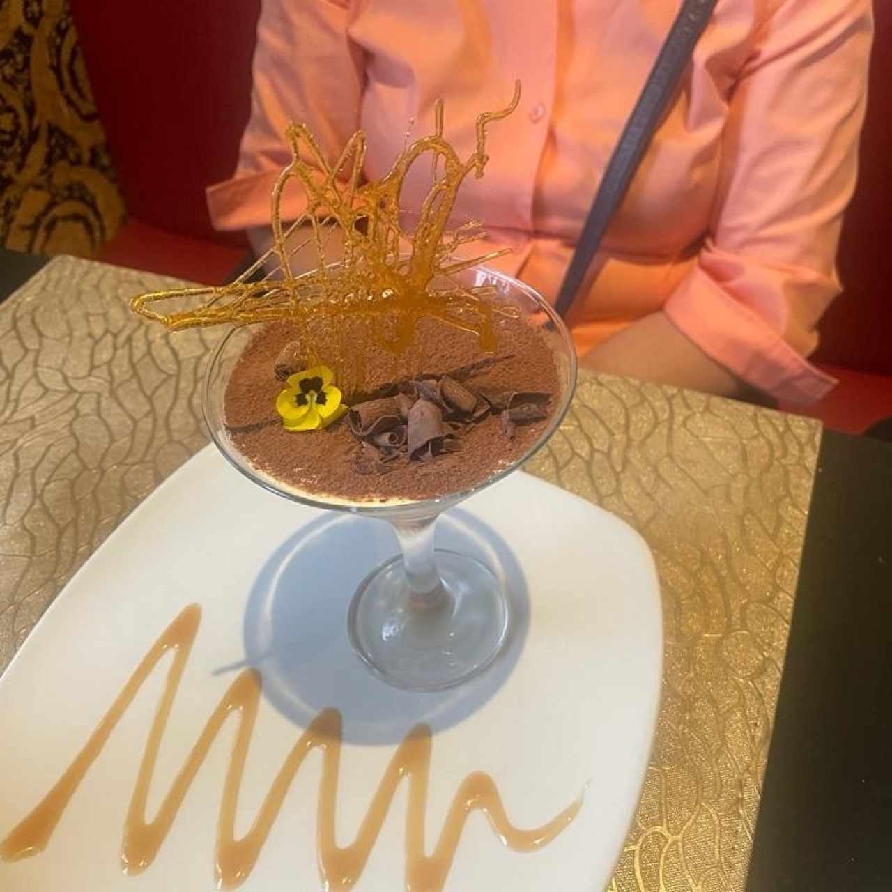 TIRAMISÚ (Capas de Bizcocho Perfumados con Café, Licor Dulces y Mousse de Queso Aromatizados con Cascara de Naranja)