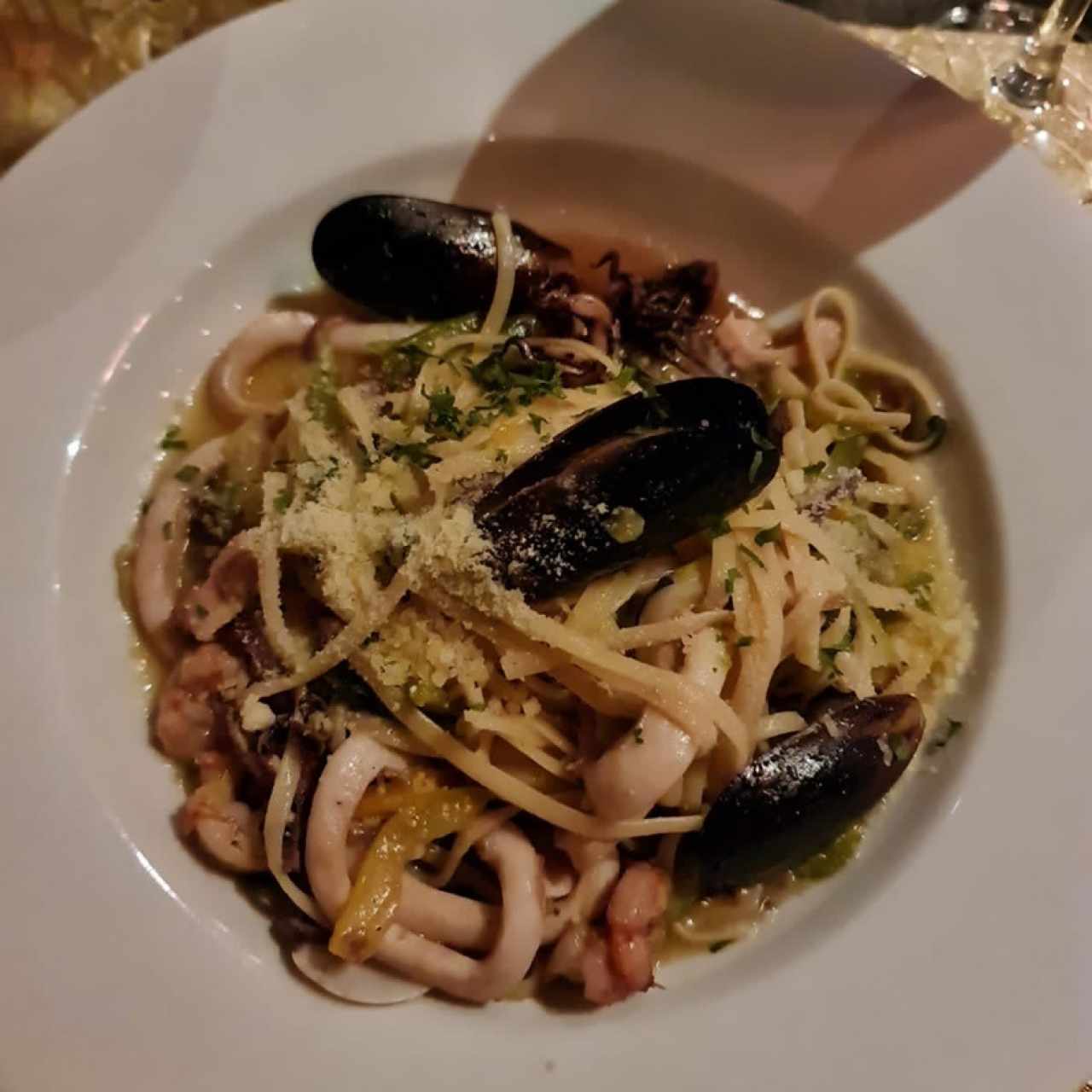 Spaghetti con mariscos al oleo