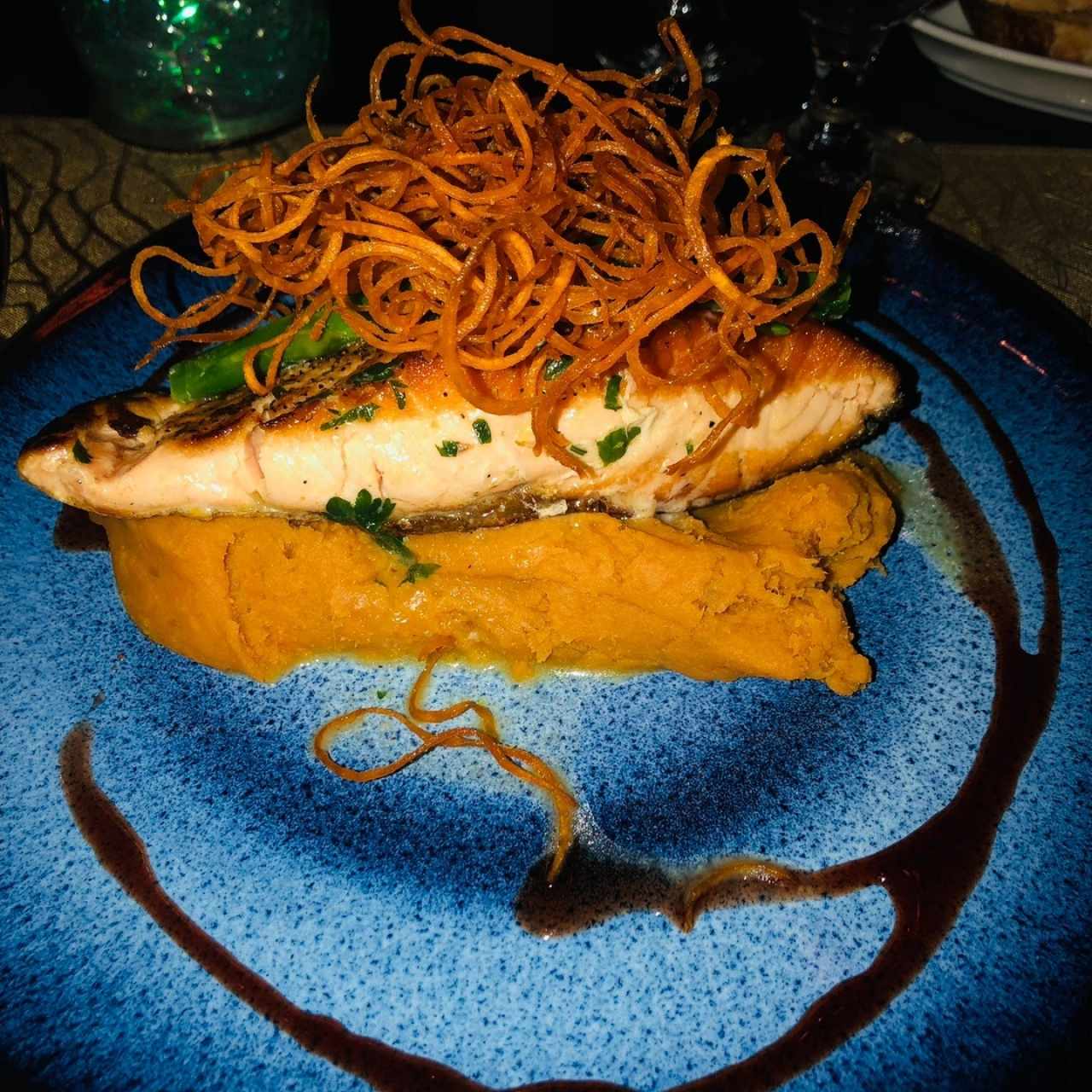Salmon con pure de camote