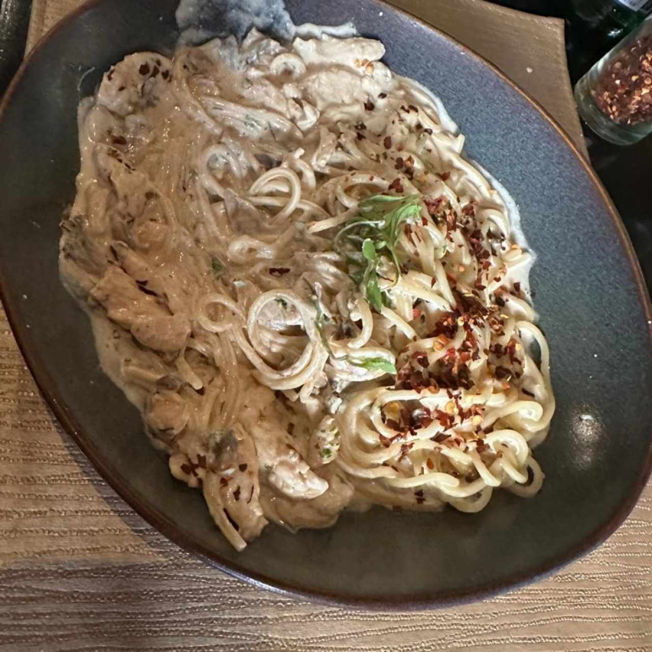 Pasta a la Crema con Trozos de Pollo
