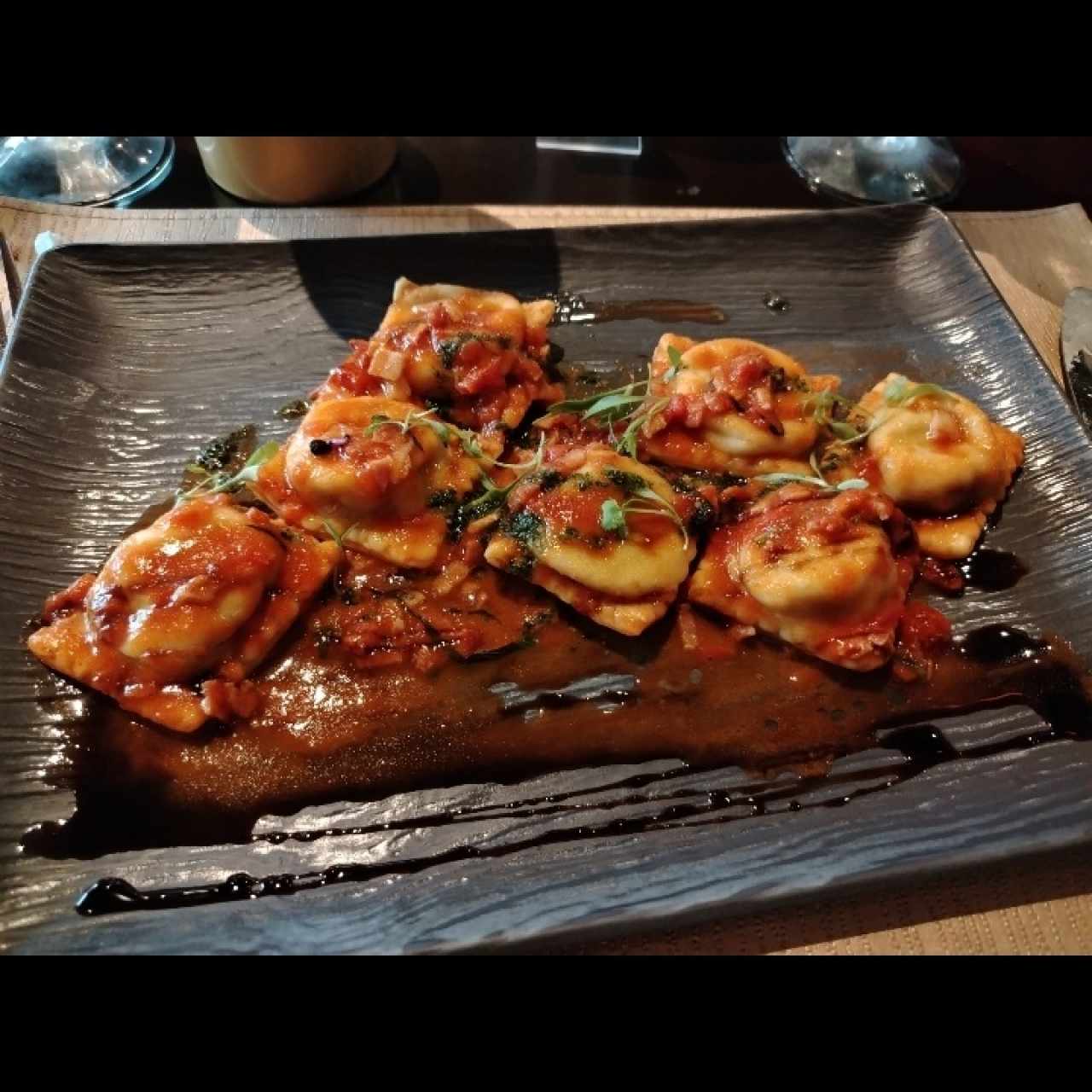 Raviolis De Carne En Salsa Amatriciana