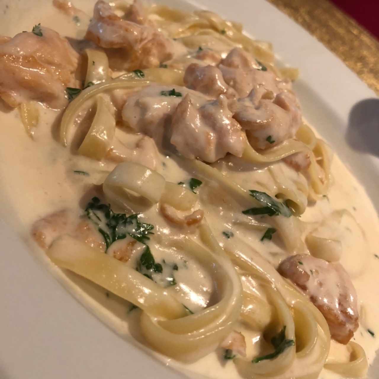 Fettuccine con salsa de crema y Salmón