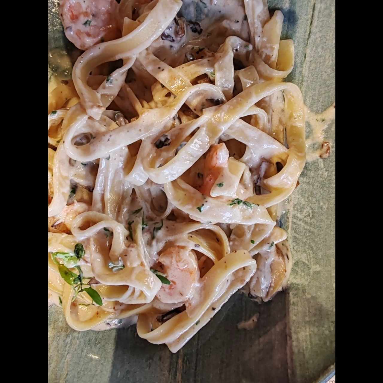 Pasta con Camarones e Funghi