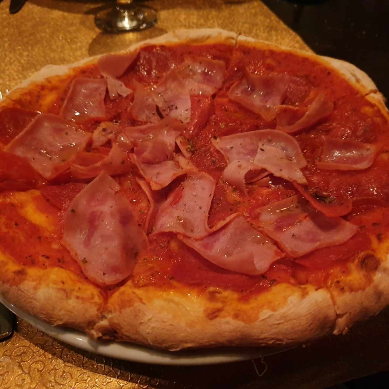 Pizza de Jamón Serrano y Peperoni