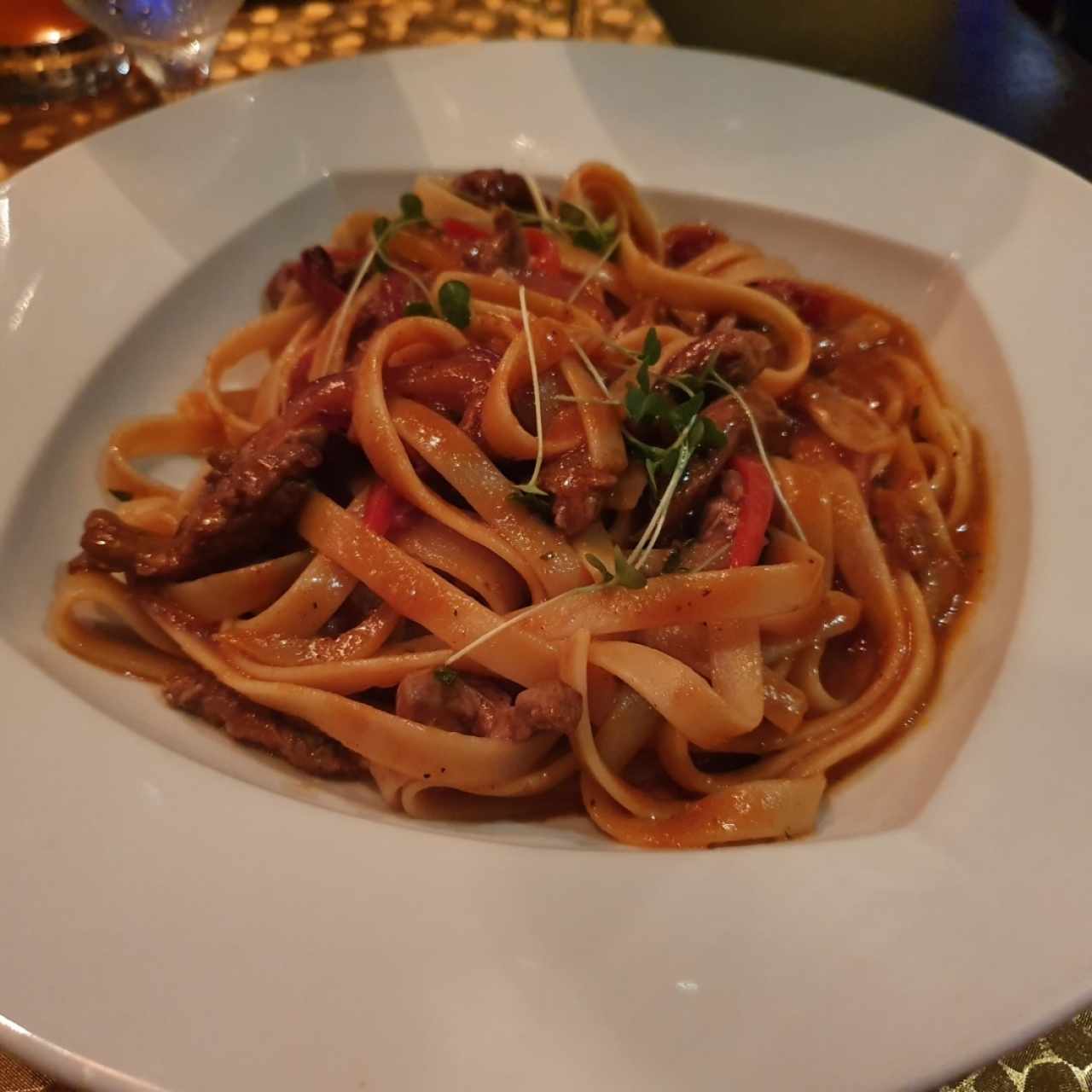 Fetuccini con Filete de Carne