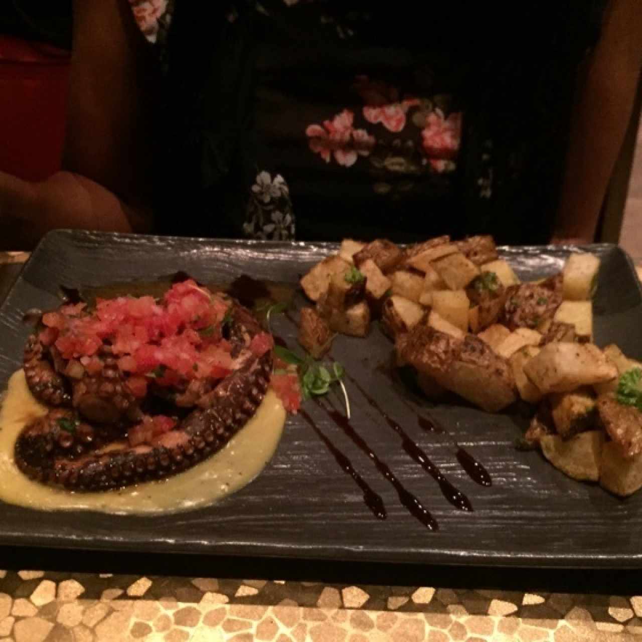 Pulpo al grill / papas rusticas