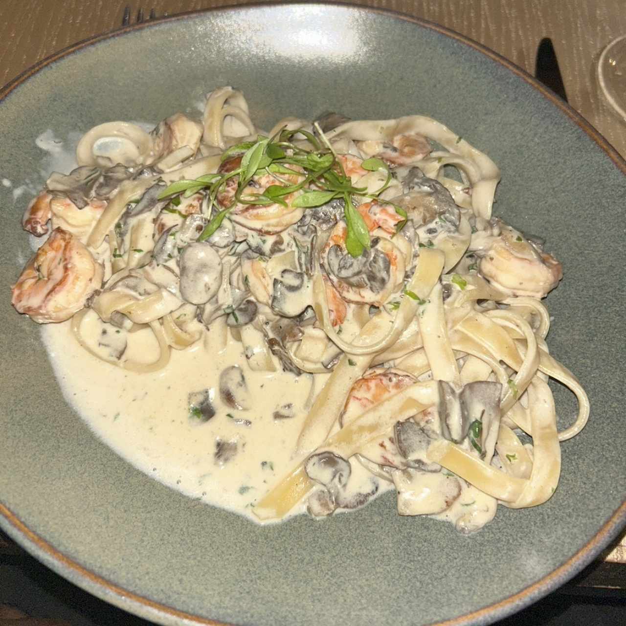 Pasta con Camarones e Funghi