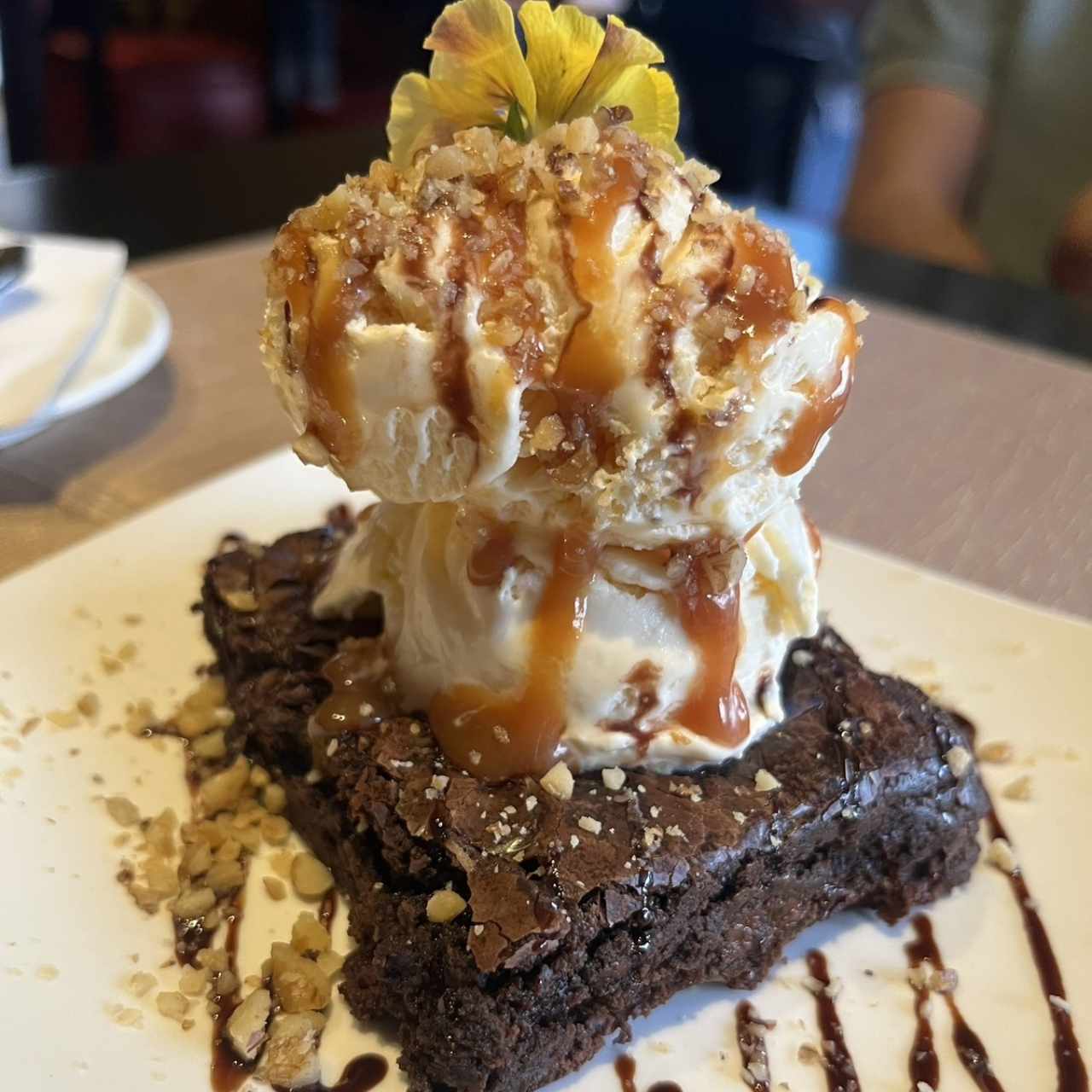 Brownie con helado 