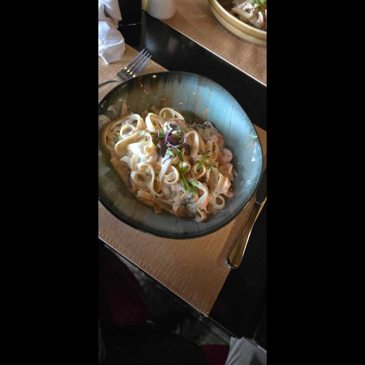 Pasta con Camarones e Funghi