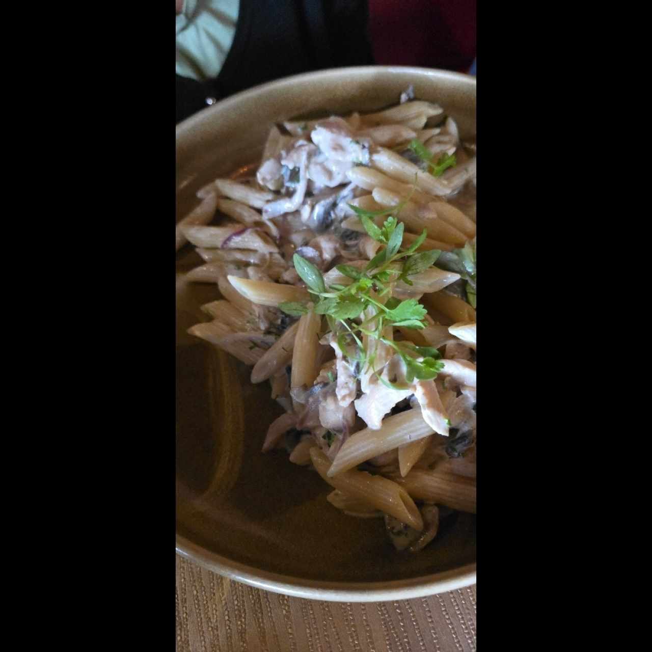 Pasta a la Crema con Trozos de Pollo