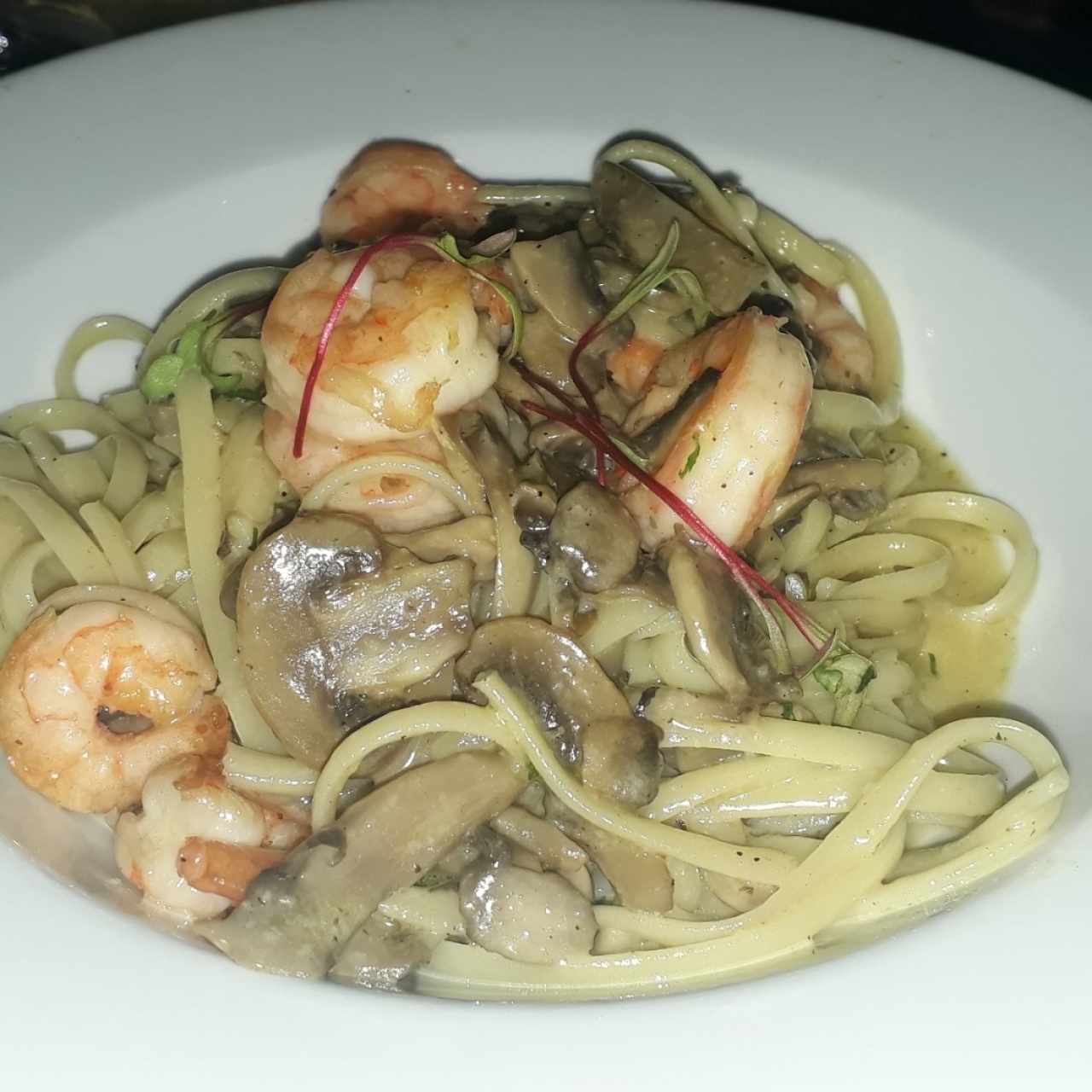 Linguini con Camarón e Funghi