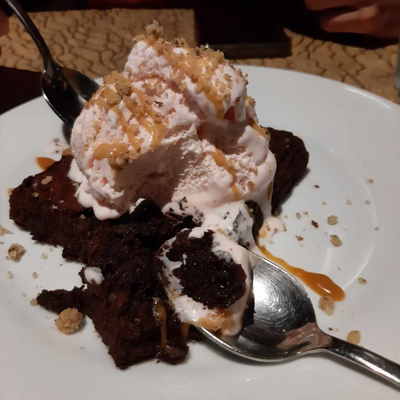 Brownie con helado