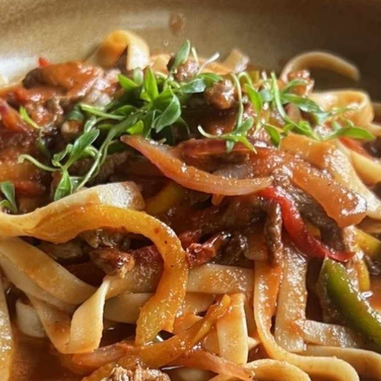 Pasta con Trozos de Filete