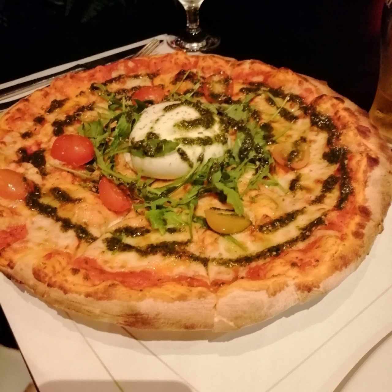 Pizza Burrata.
Esta pizza me dejó sin palabras, solo puedo agregar que todos los ingredientes son estrictamente seleccionados, recomendadisima. 
