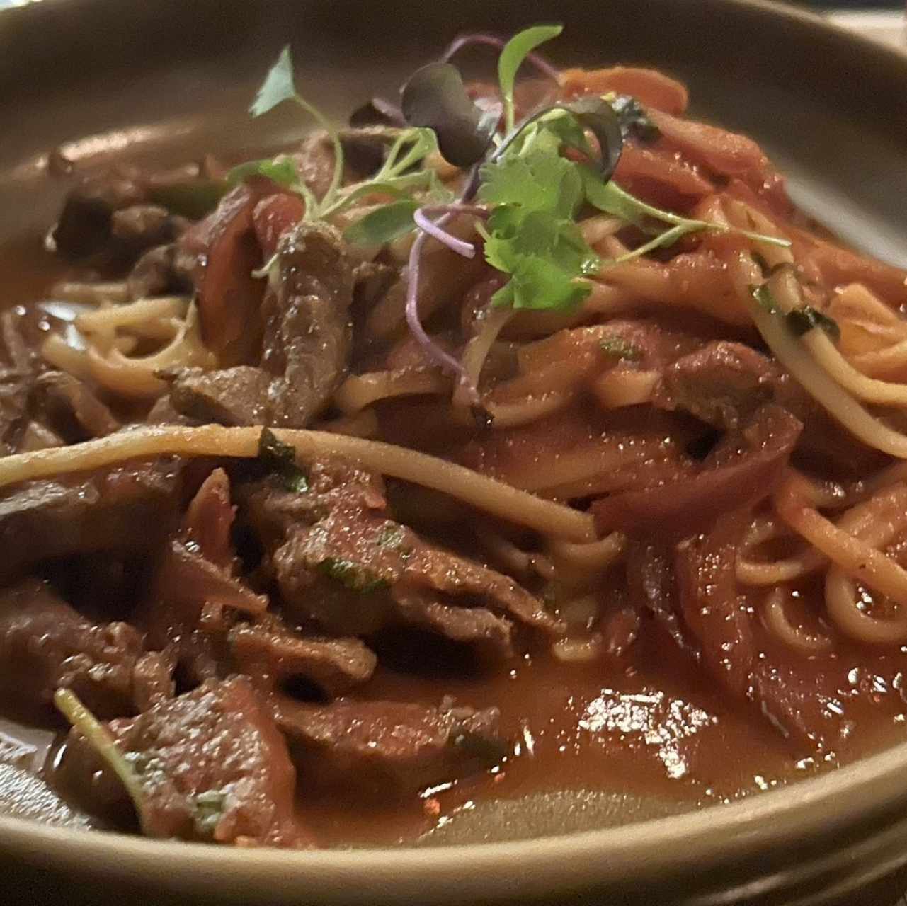 Pasta con trozos de carne
