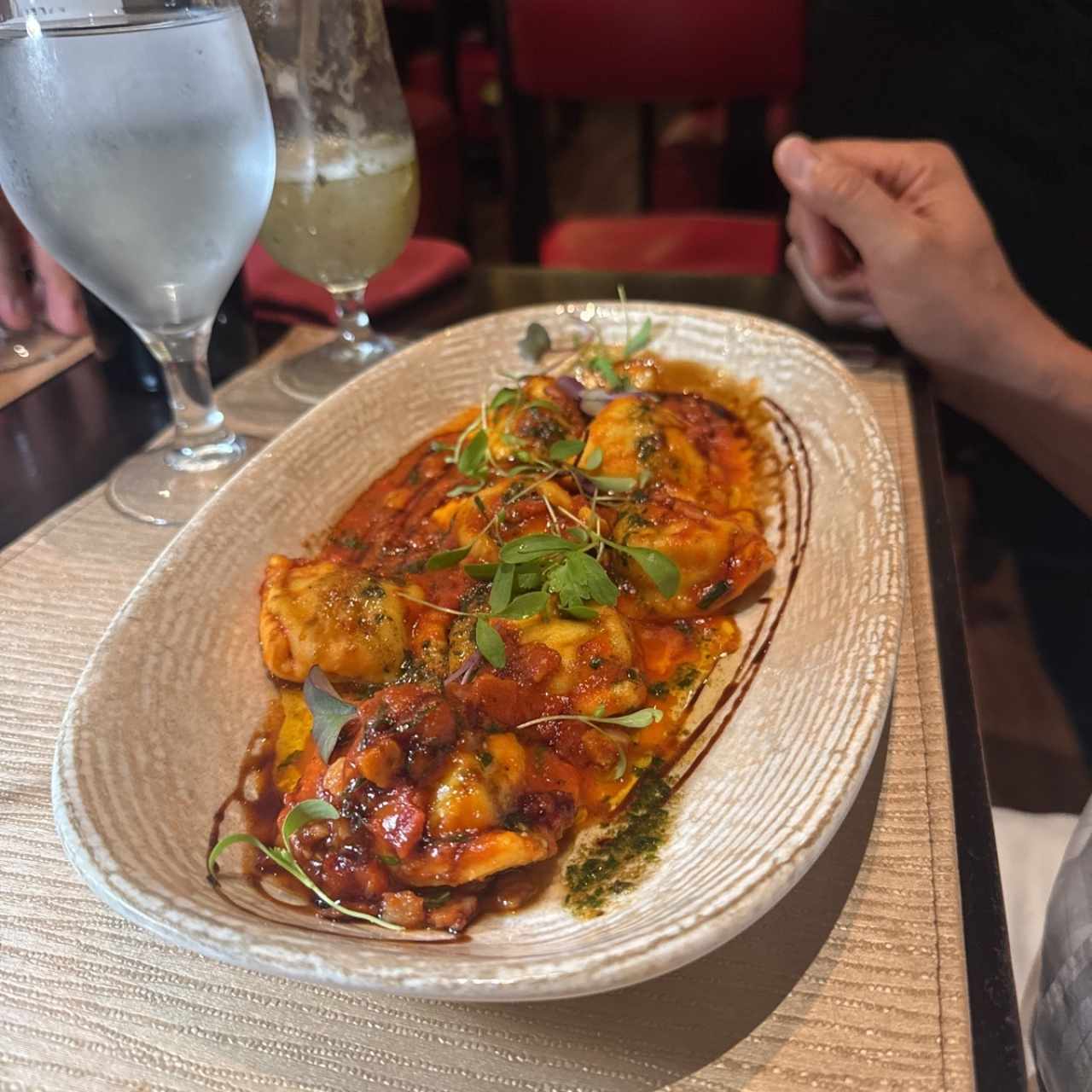 Raviolis De Carne En Salsa Amatriciana