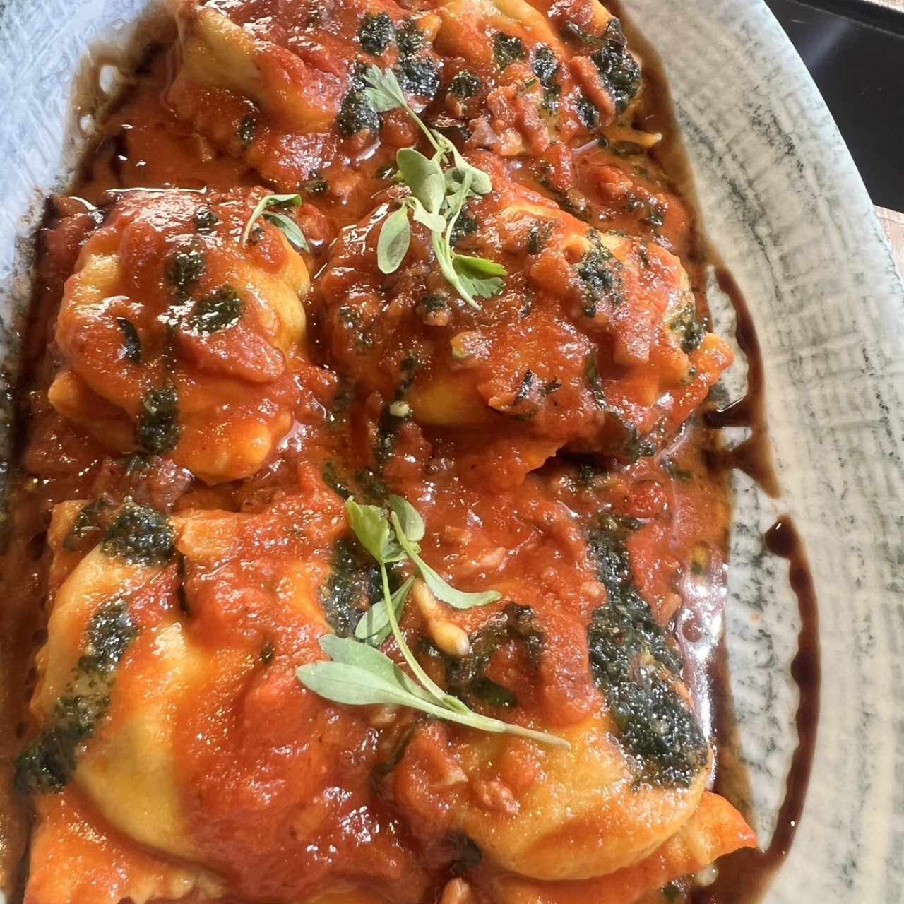 Raviolis De Carne En Salsa Amatriciana