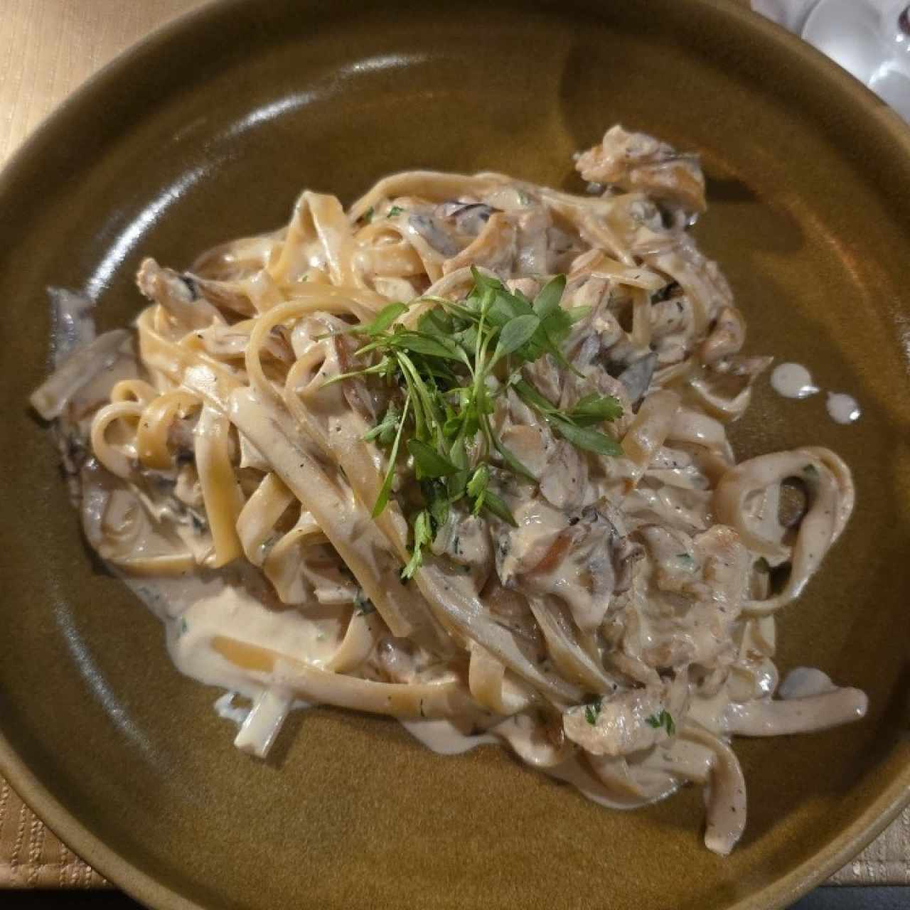 Pasta a la Crema con Trozos de Pollo