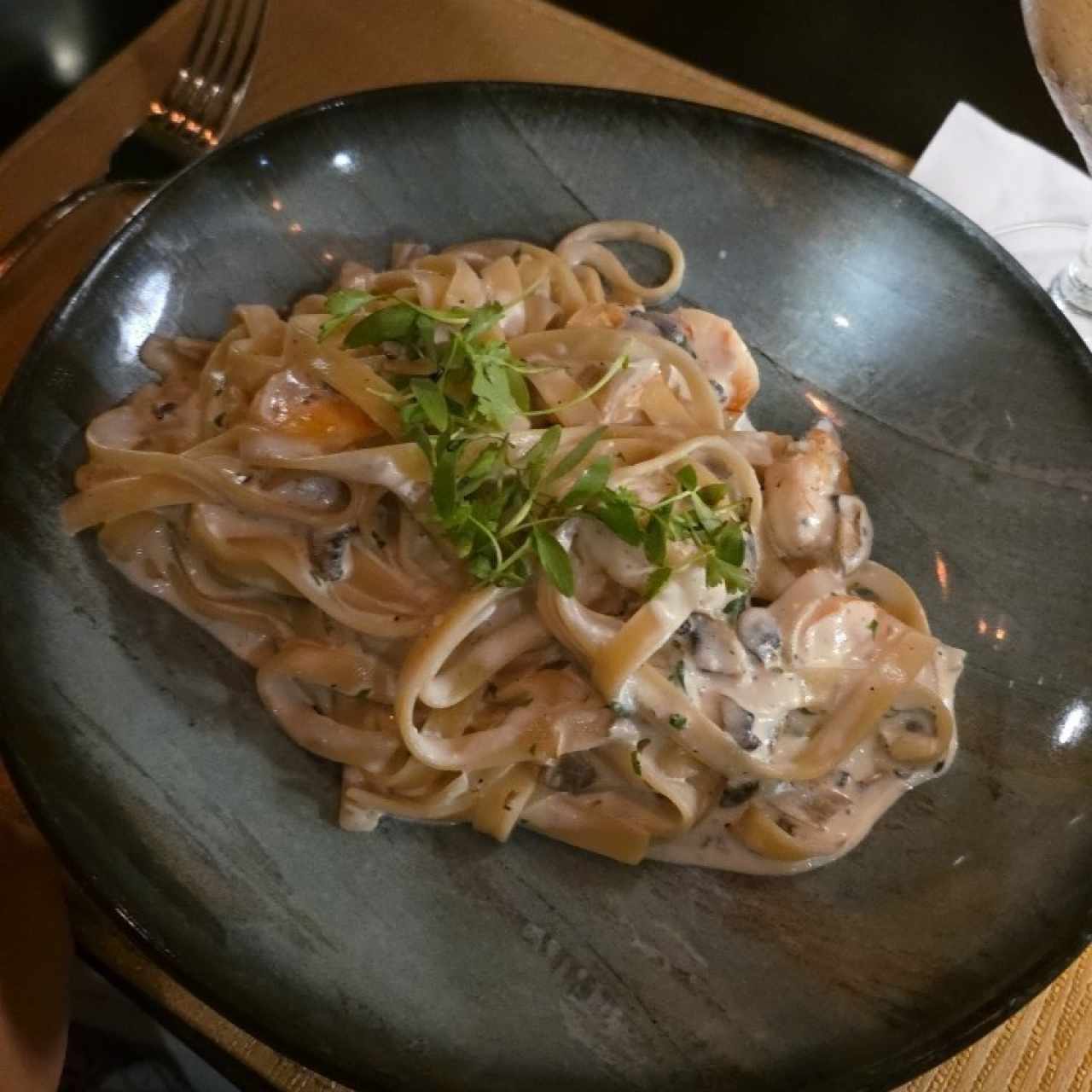 Pasta con Camarones e Funghi