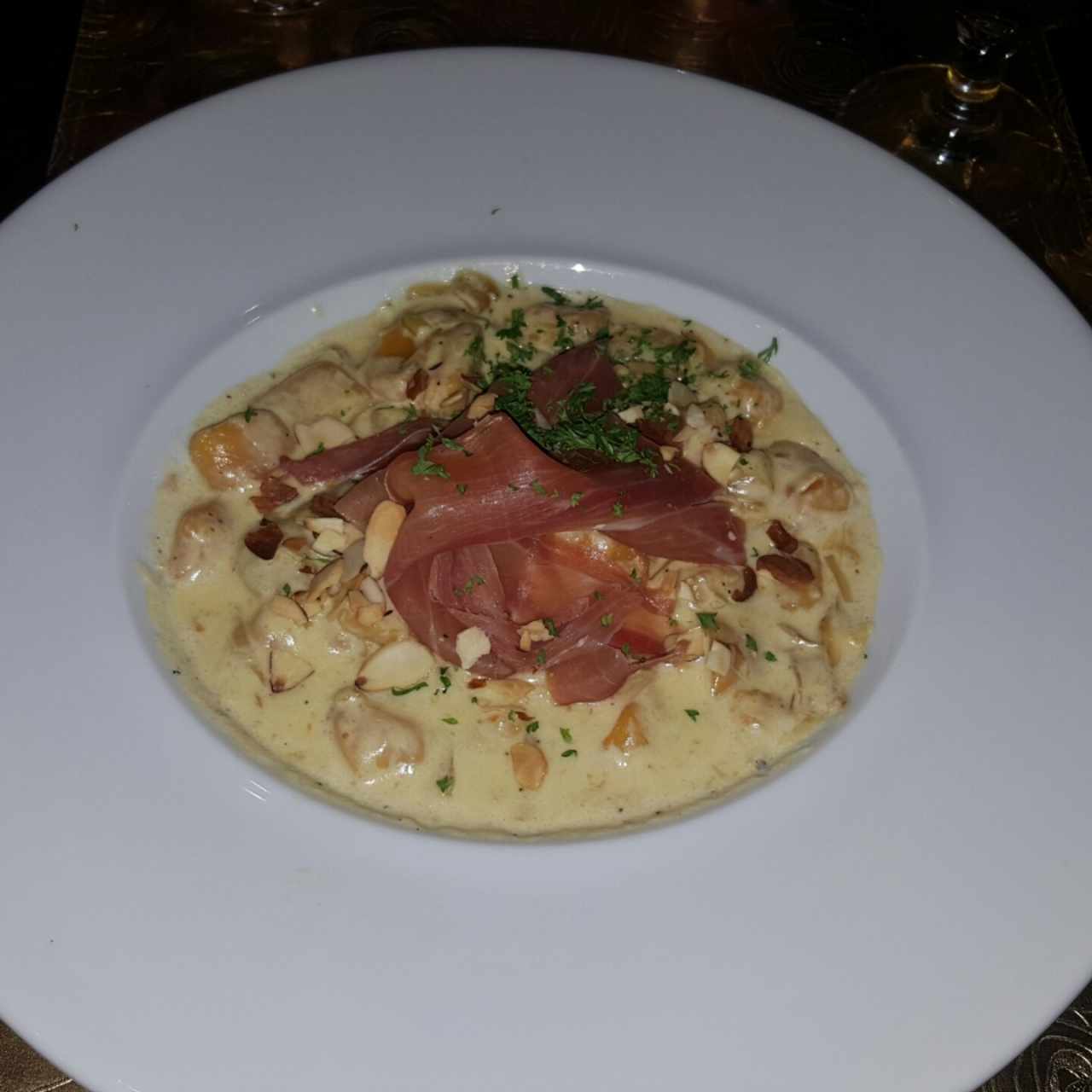 Ñoqui de Camote con jamón serrano 