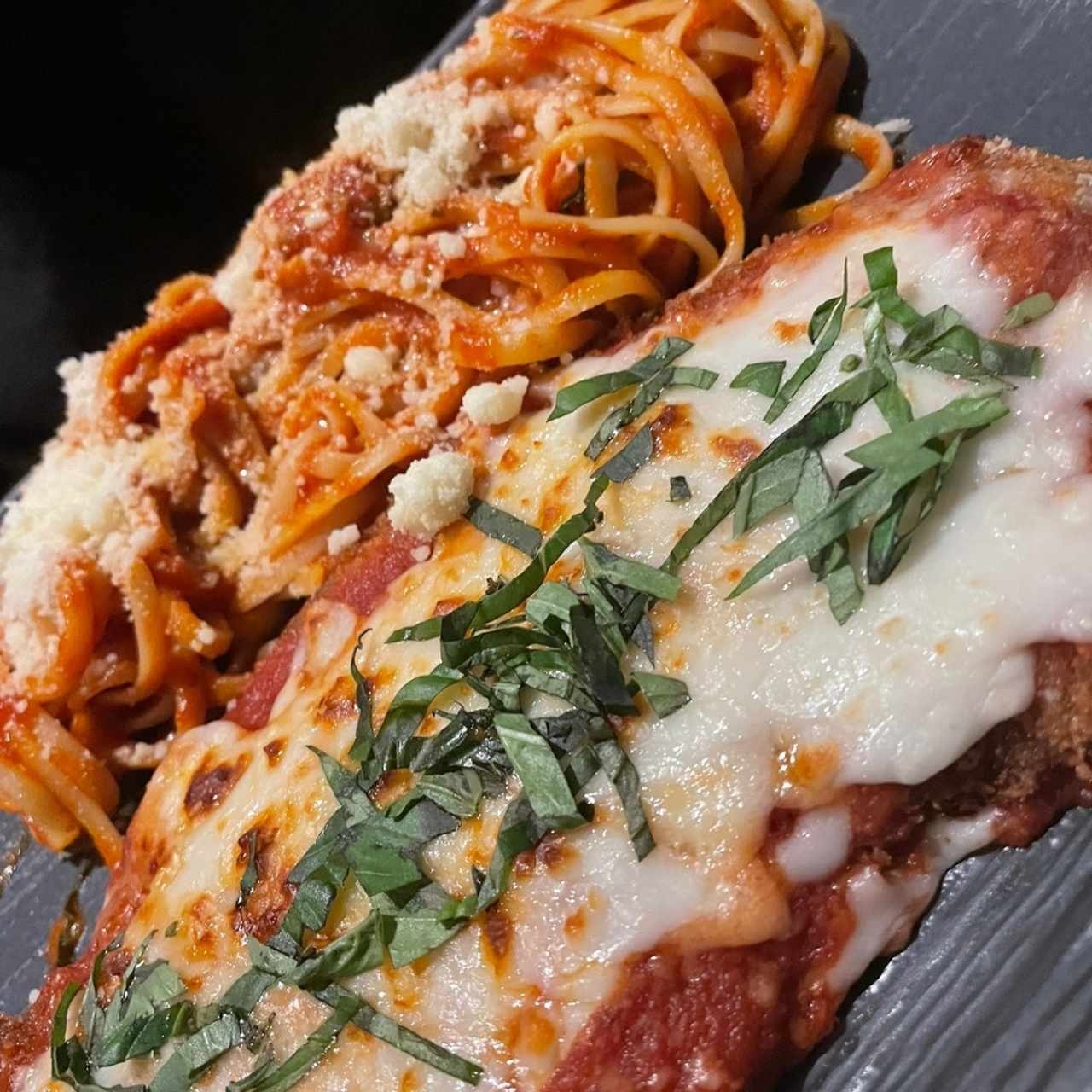 Milanesa en Salsa Roja 