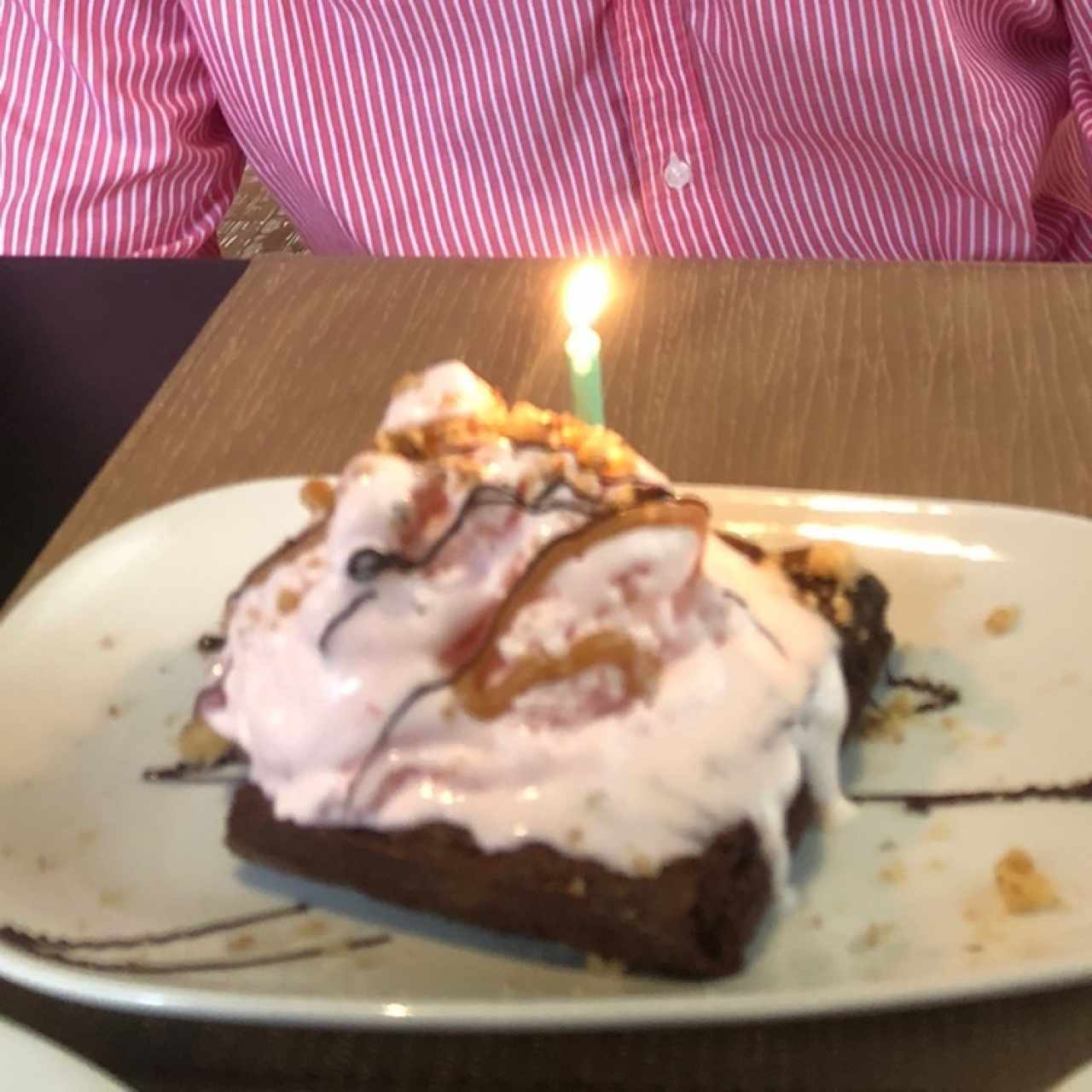 Brownie con helado cortesia cumpleaños