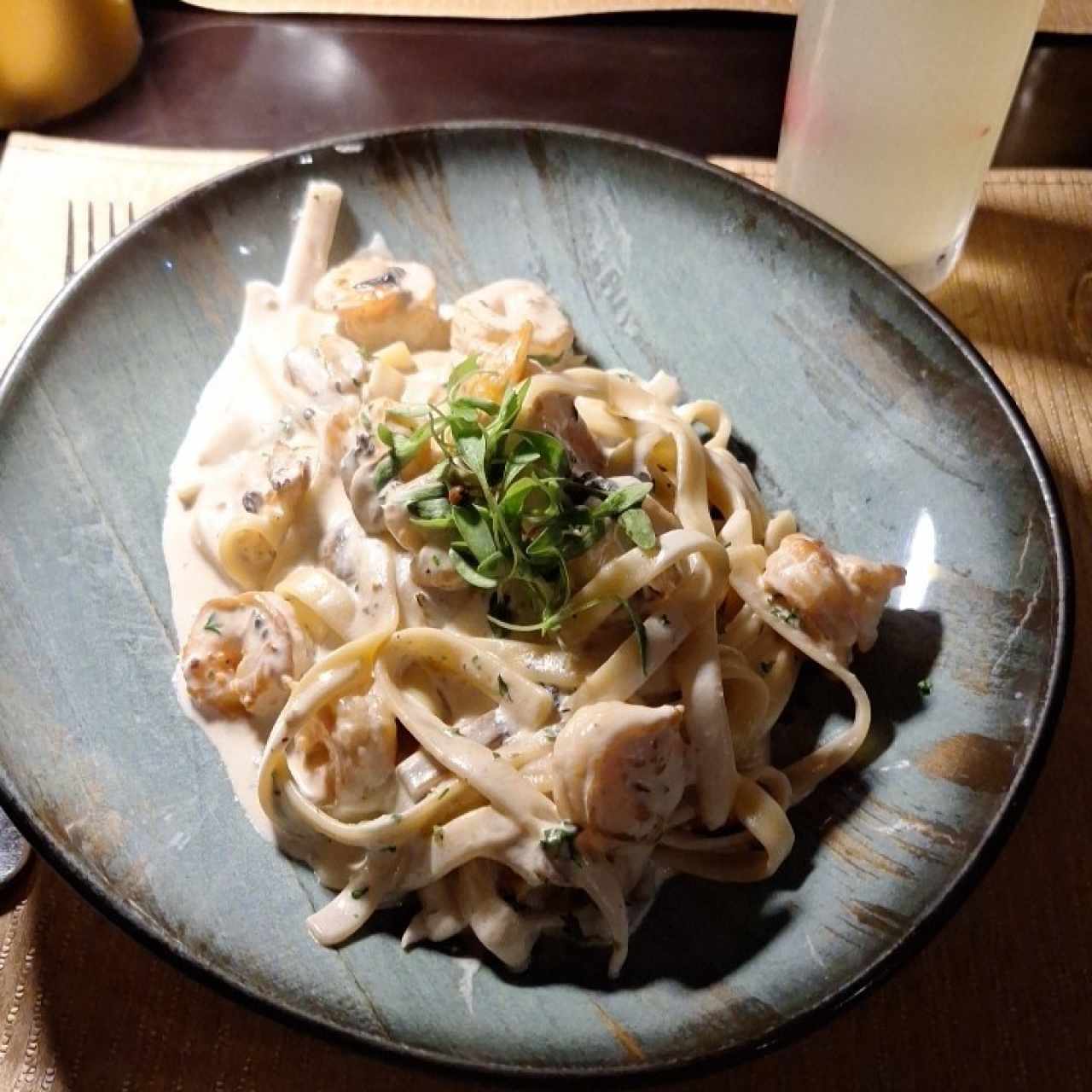 Pasta con Camarones e Funghi