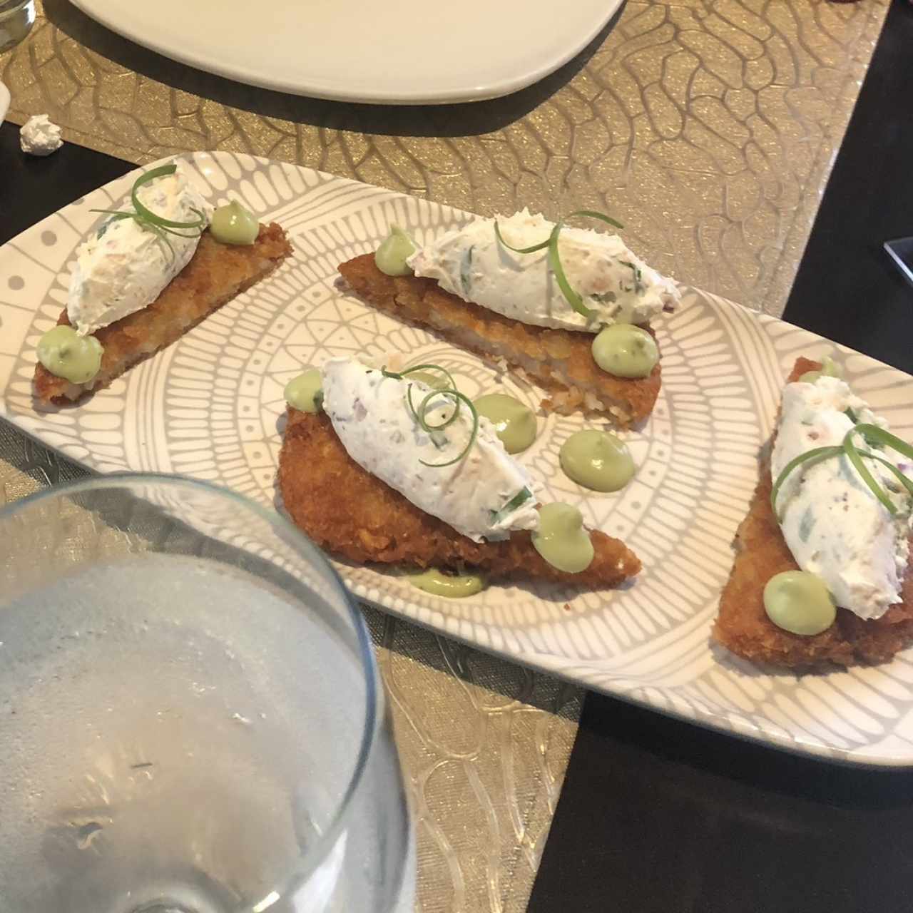Montaditos crispy de salmón 