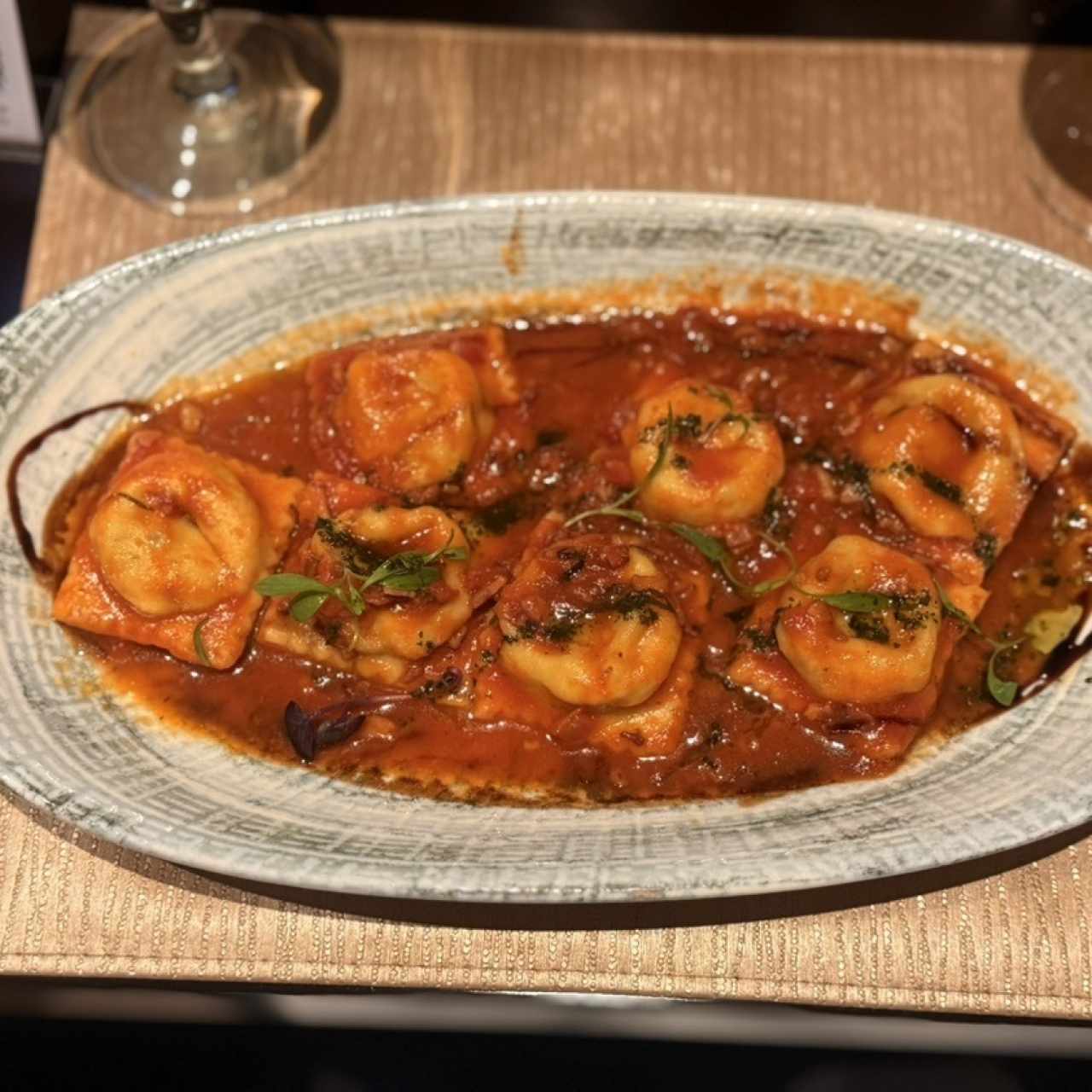 Raviolis De Carne En Salsa Amatriciana