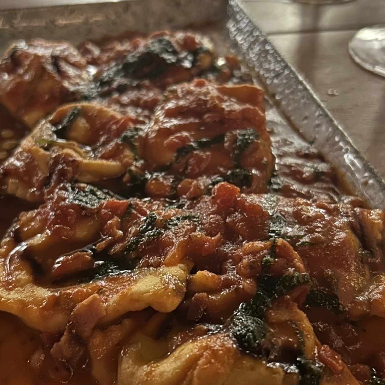 Raviolis De Carne En Salsa Amatriciana