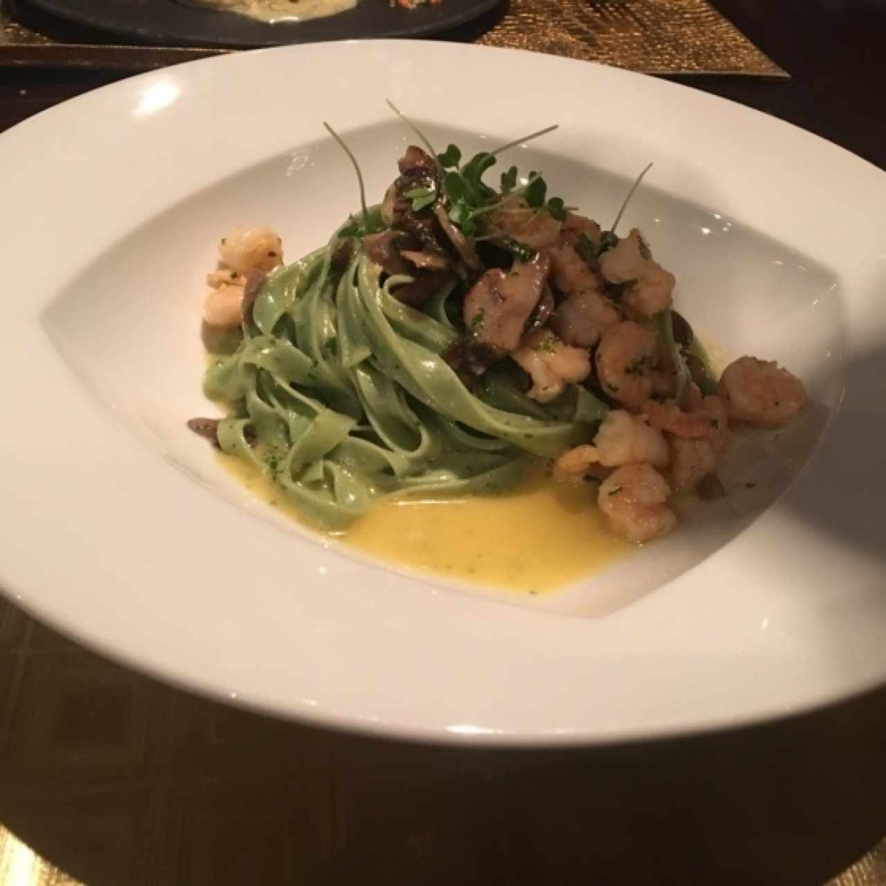 Pasta de camarones e funghi