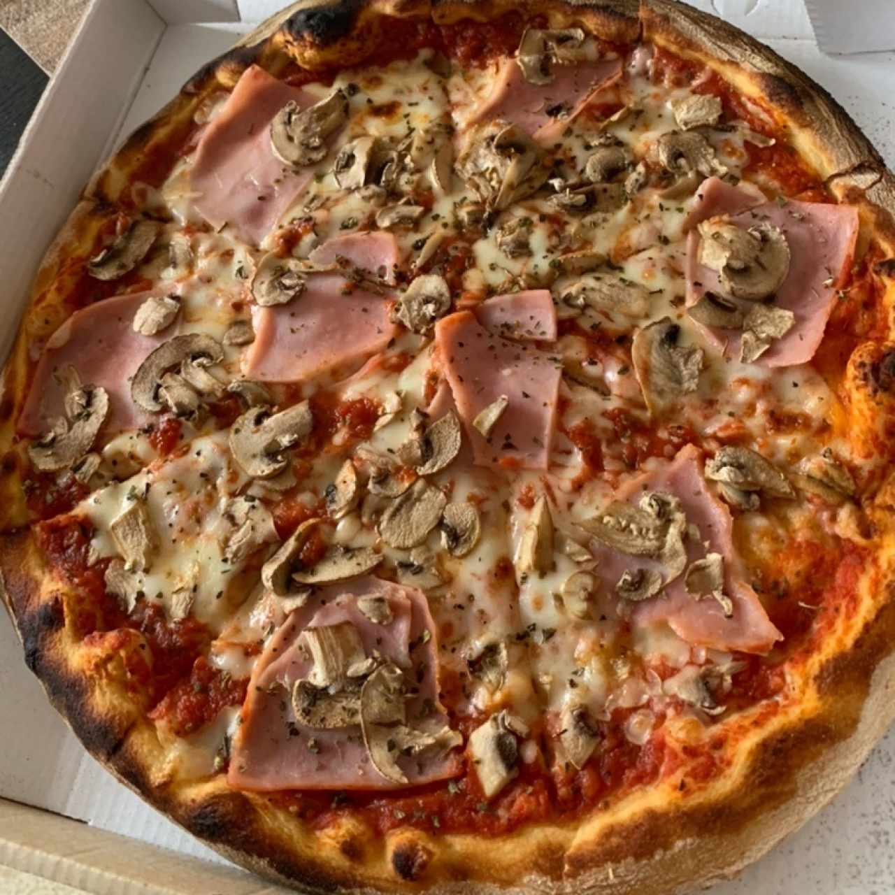 pizza jamon y hongos