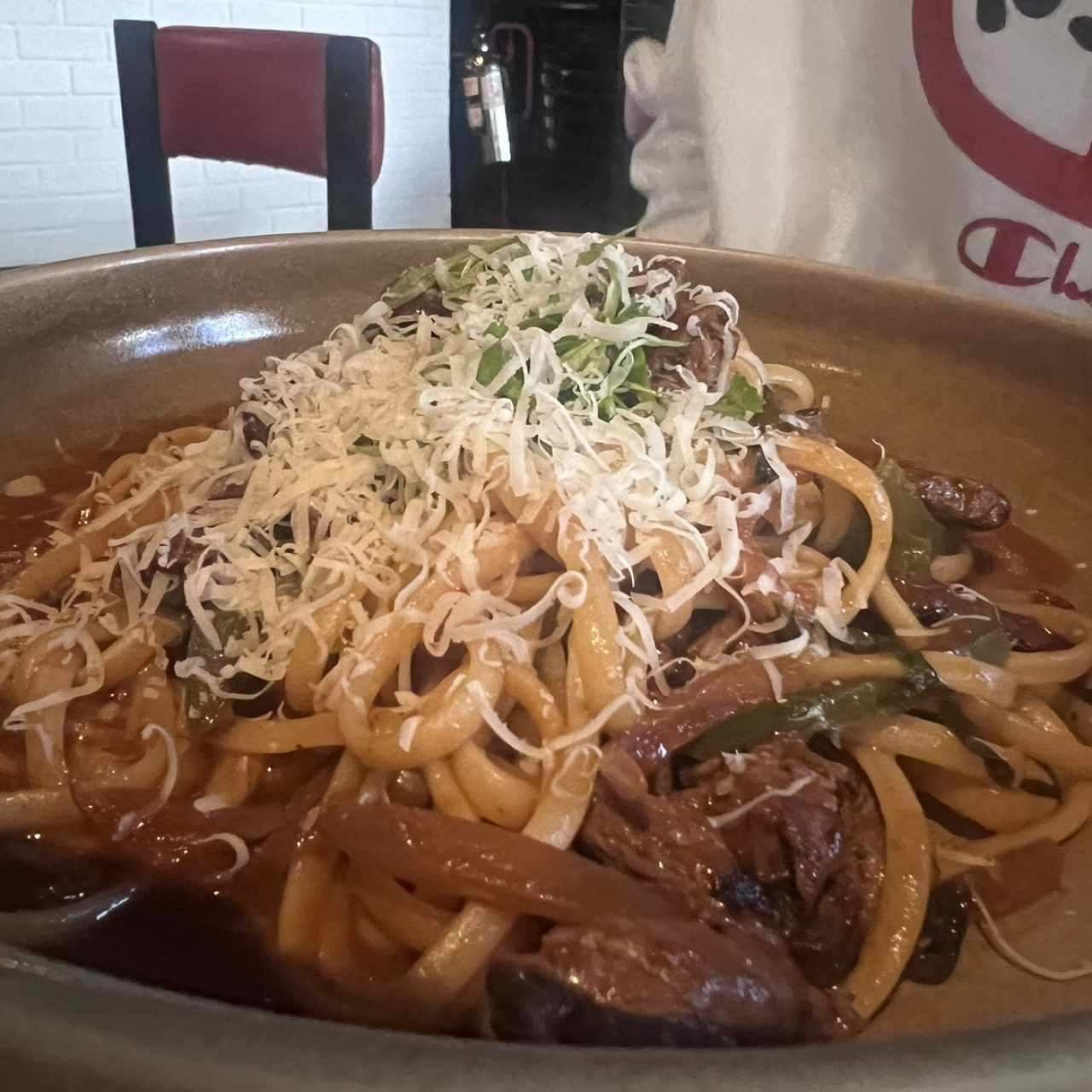 Linguini con trozos de filete