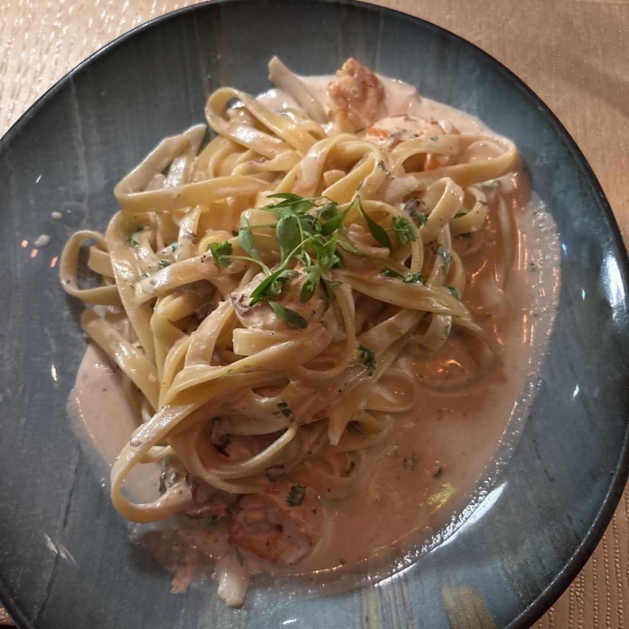 Pasta con Camarones e Funghi